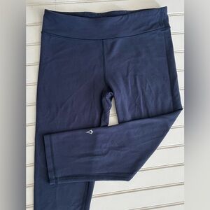 IVIVVA by LULULEMON girls size 14
crop leggings